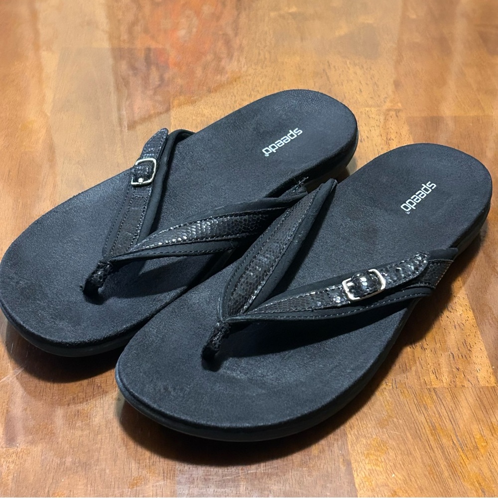 Speedo Sandals W 8 Flip Flop Leather Buckle Thongs Casual Comfort Black Slip On